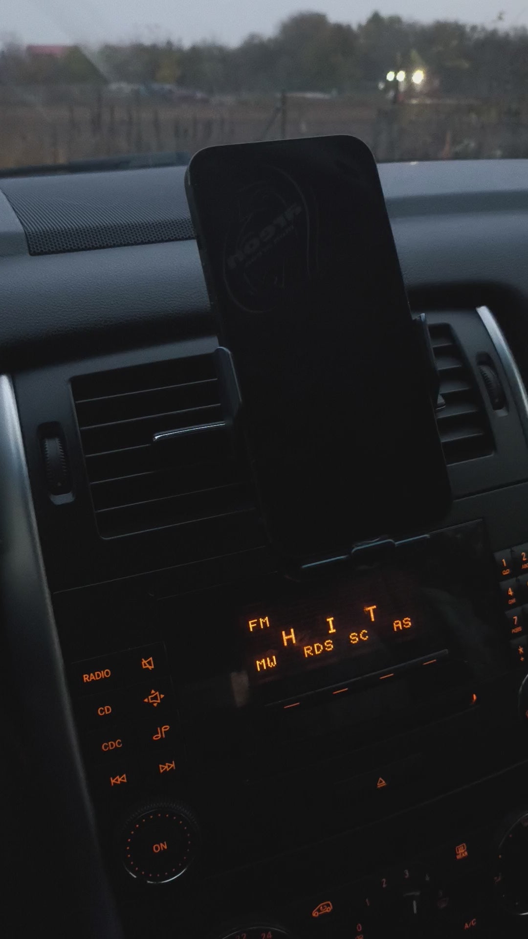 📱 Univerzalni Magnetni Držač za Telefon – Stabilan, praktičan i moderan